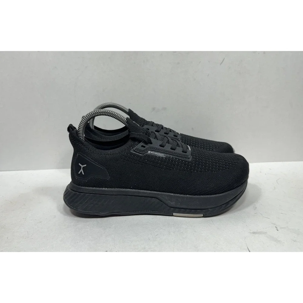Flux Adapt Waterproof Runner Stealth Black Womens Size 7 Barefoot Running Shoes